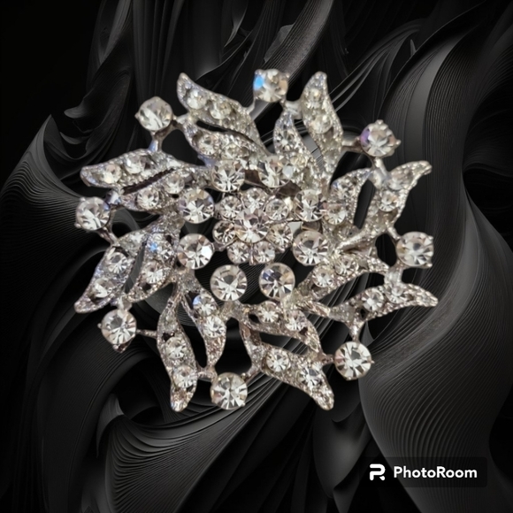 Antique Style Rhinestone Floral Bridal Coquette Holiday Brooch Pin - Picture 1 of 4